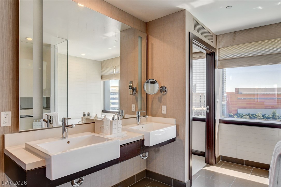 2600 West Harmon Avenue 7001 Property Photo 30