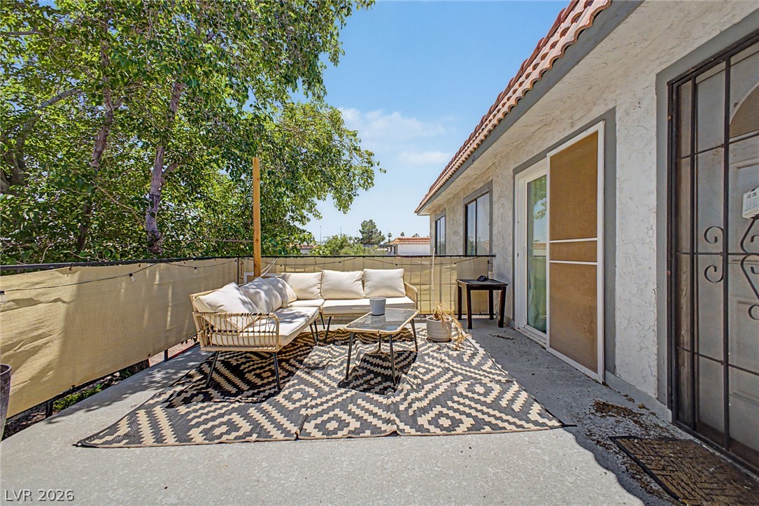 929 Willow Tree Drive D Property Photo 4