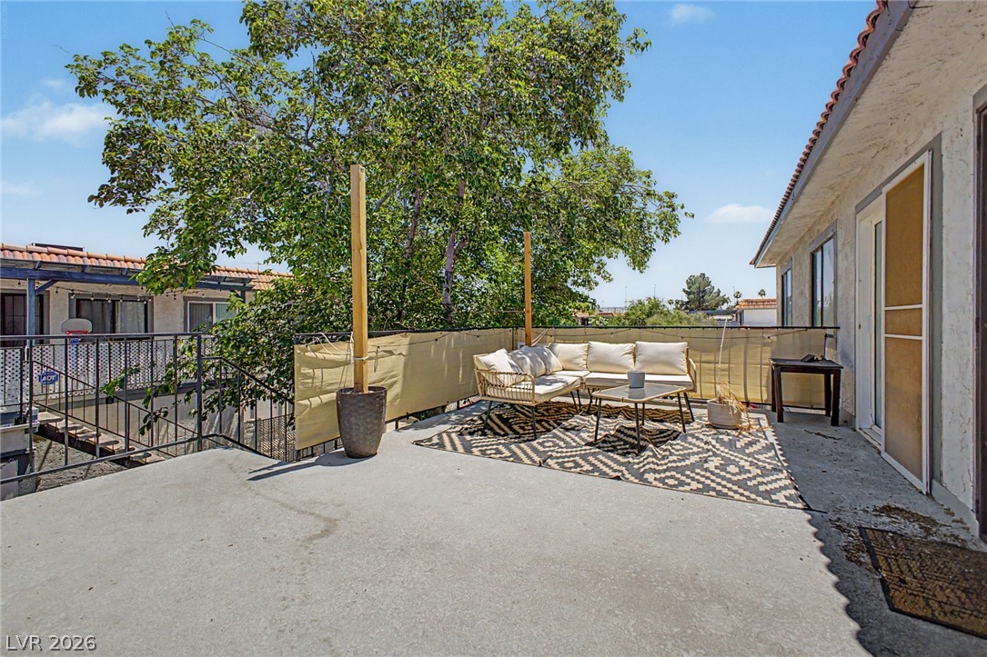 929 Willow Tree Drive D Property Photo 5