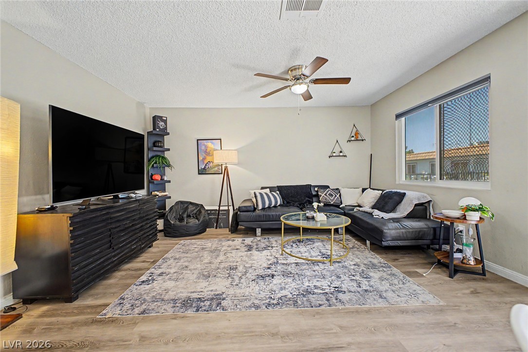 929 Willow Tree Drive D Property Photo 7