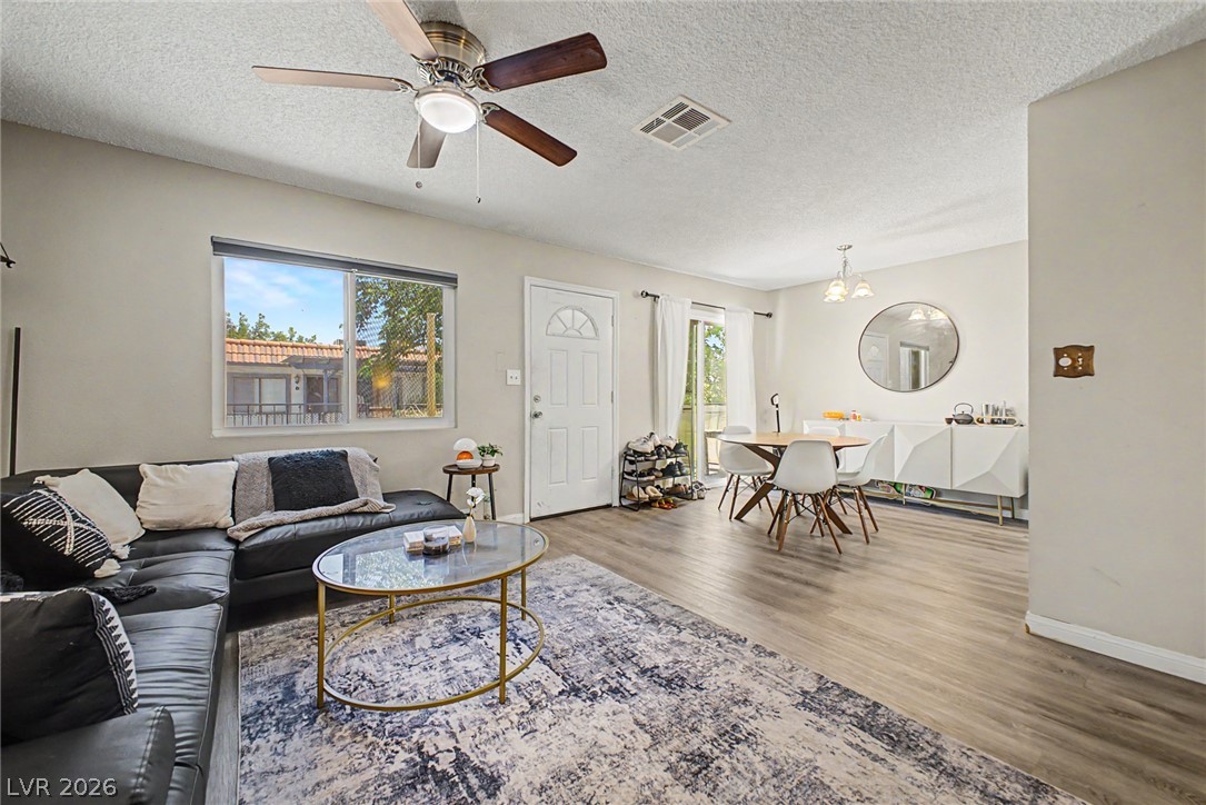 929 Willow Tree Drive D Property Photo 8