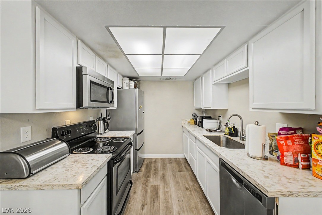 929 Willow Tree Drive D Property Photo 10
