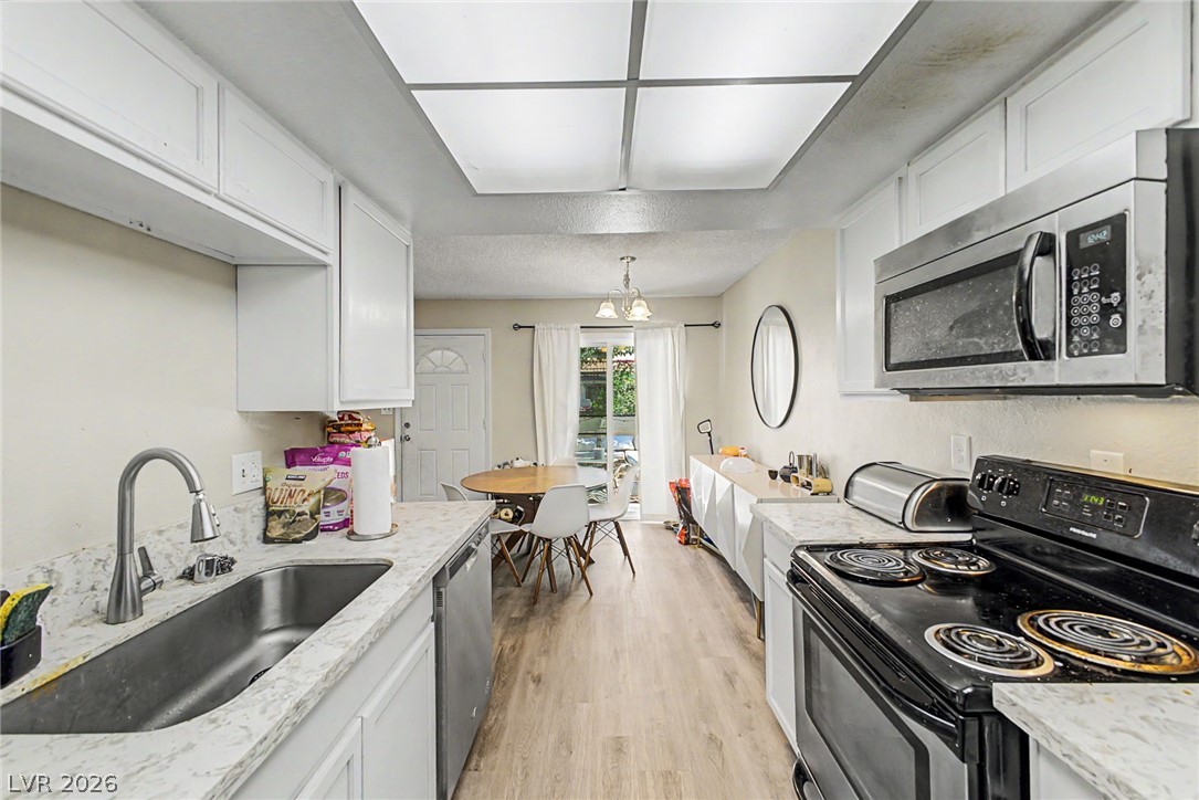 929 Willow Tree Drive D Property Photo 11