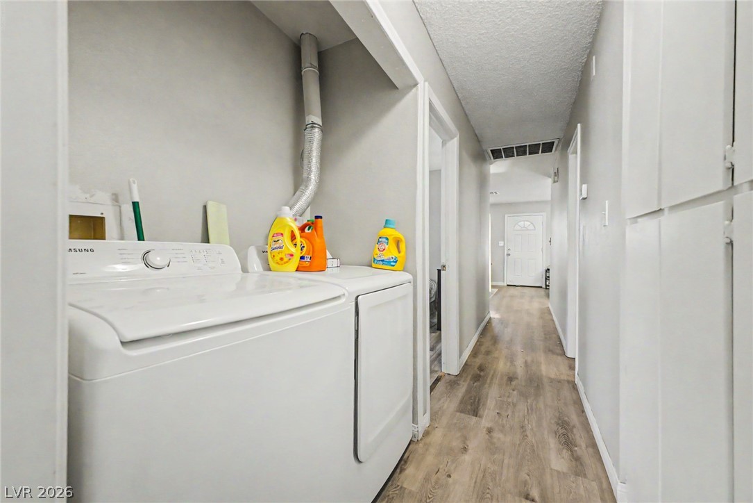 929 Willow Tree Drive D Property Photo 18