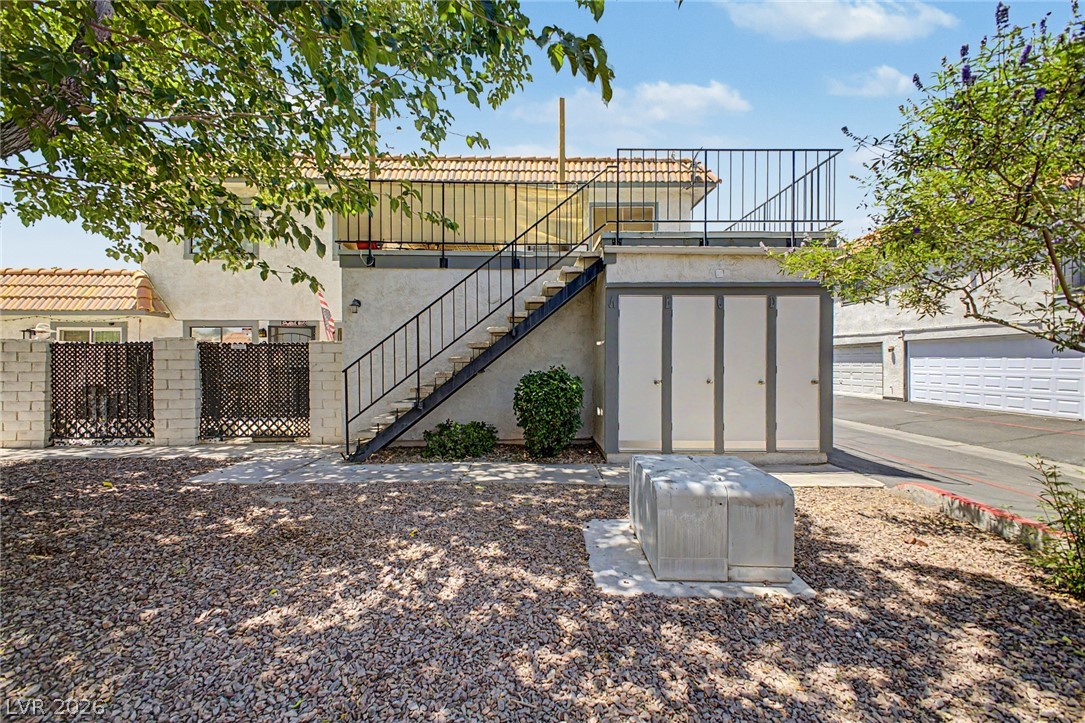929 Willow Tree Drive D Property Photo 19