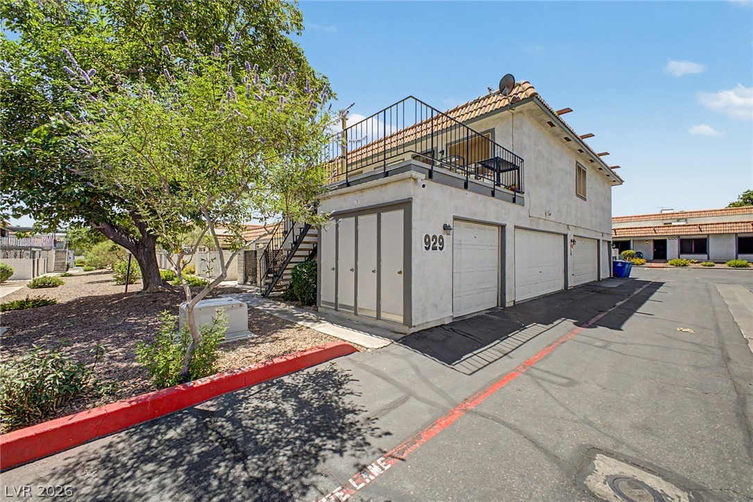929 Willow Tree Drive D Property Photo 20