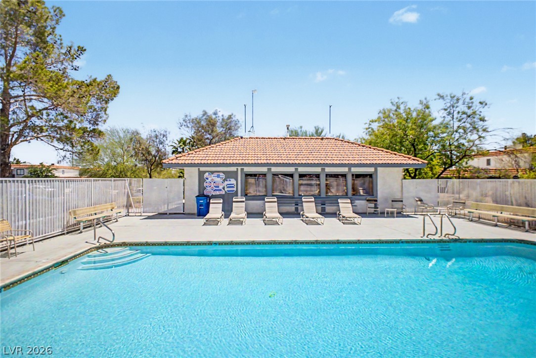 929 Willow Tree Drive D Property Photo 24