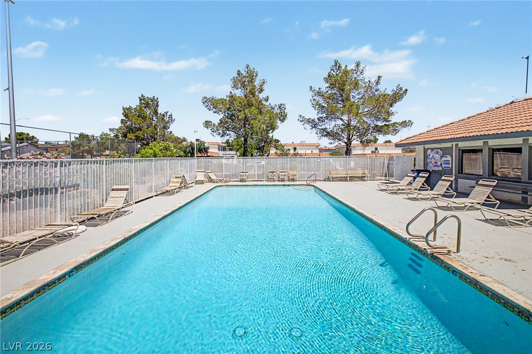 929 Willow Tree Drive D Property Photo 25