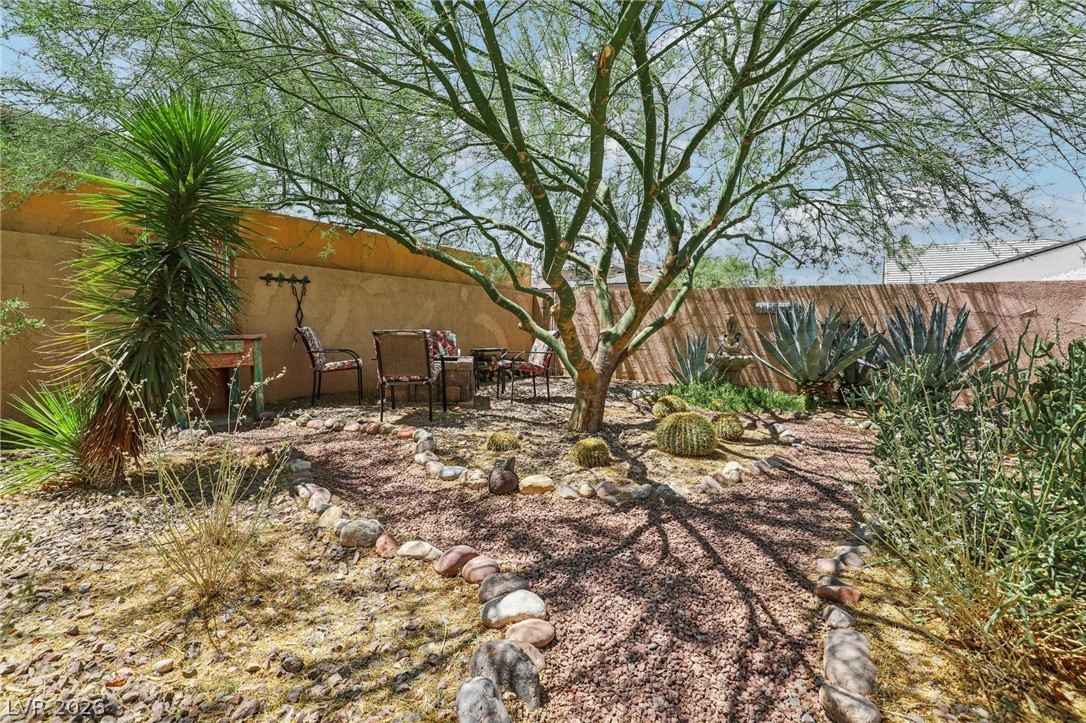 5875 West Post Road Property Photo 11