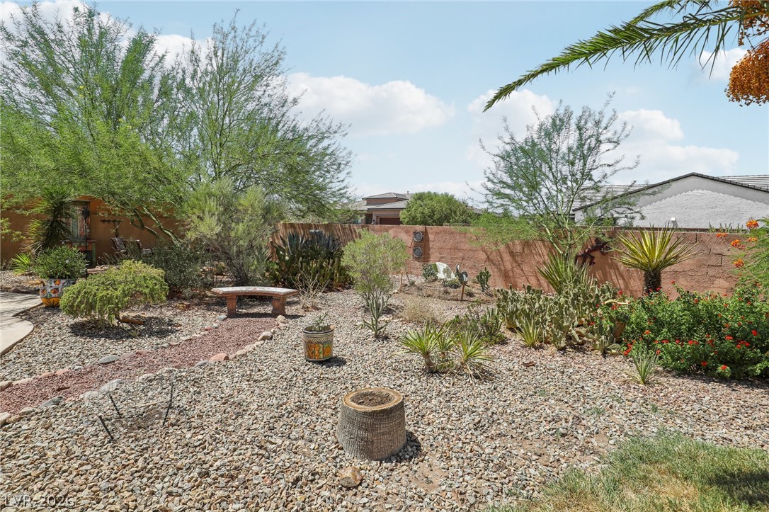 5875 West Post Road Property Photo 12