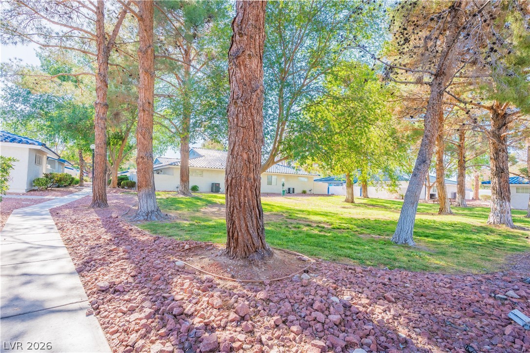 2124 Willowbury Drive B Property Photo 4