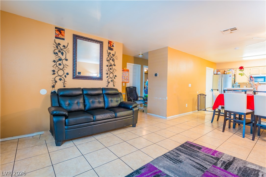 2124 Willowbury Drive B Property Photo 8