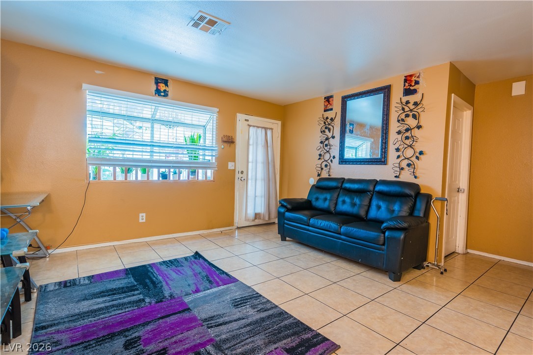 2124 Willowbury Drive B Property Photo 9