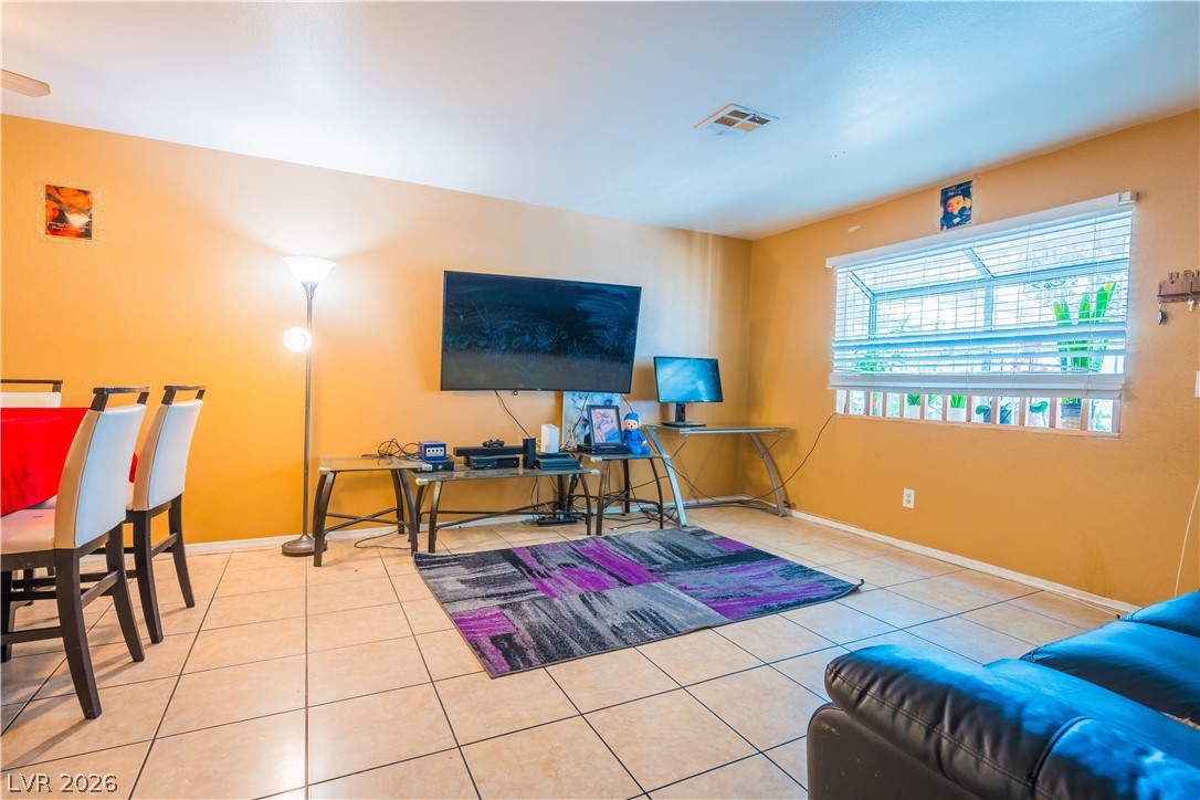 2124 Willowbury Drive B Property Photo 10