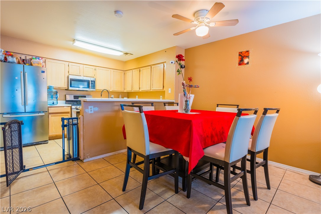2124 Willowbury Drive B Property Photo 11