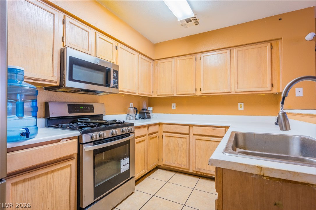 2124 Willowbury Drive B Property Photo 13
