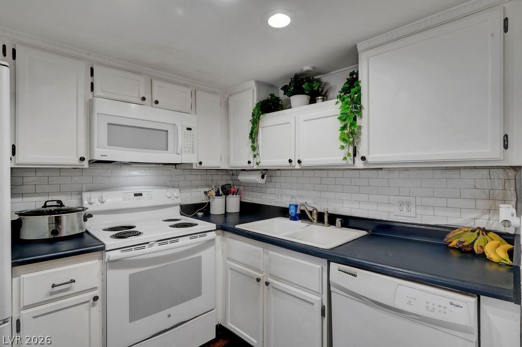 7600 Cromberg Avenue 201 Property Photo 10
