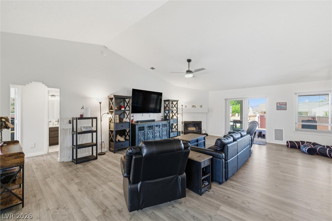 2100 Iroquois Avenue Property Photo 4