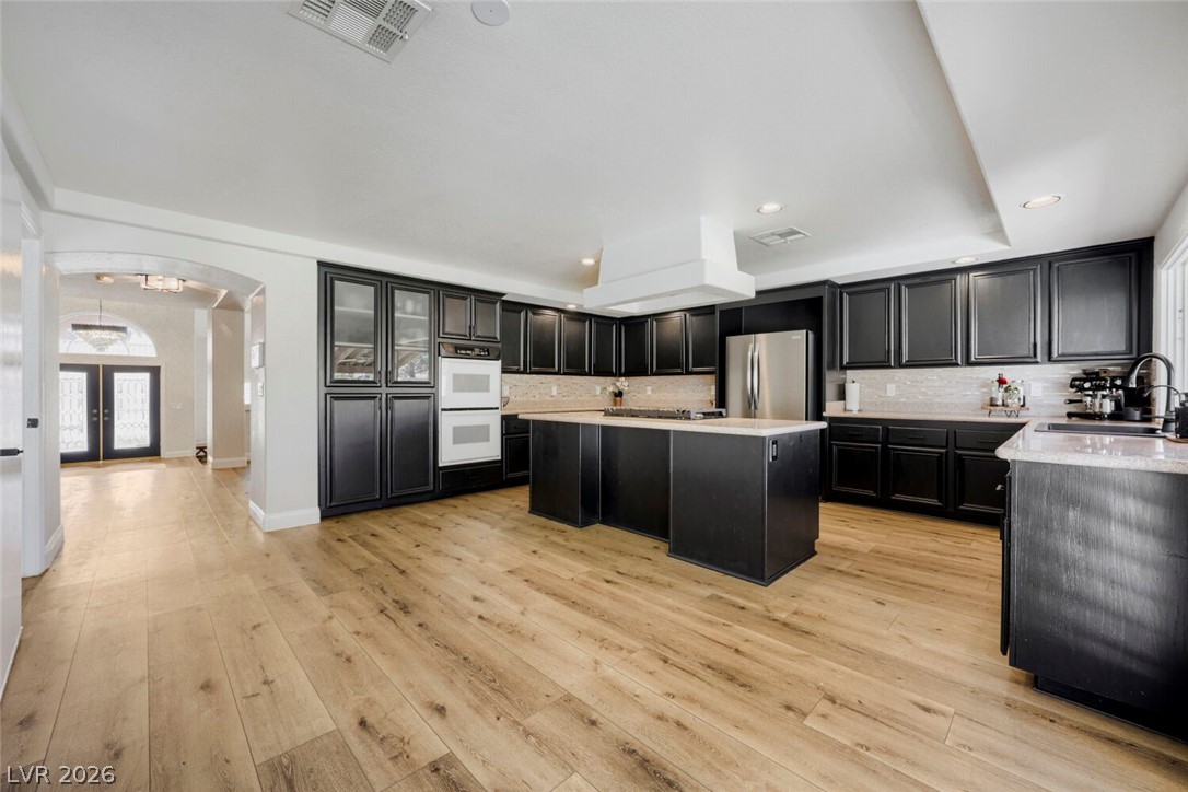8716 Castle Hill Avenue Property Photo 12