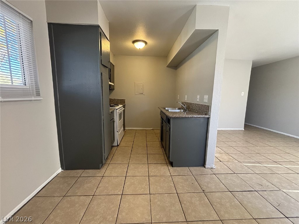 2504 East Mesquite Avenue Property Photo 2