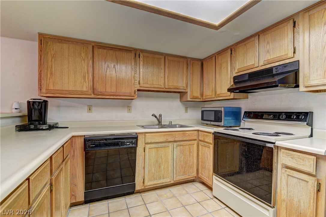 9070 Spring Mountain Road 113 Property Photo 9