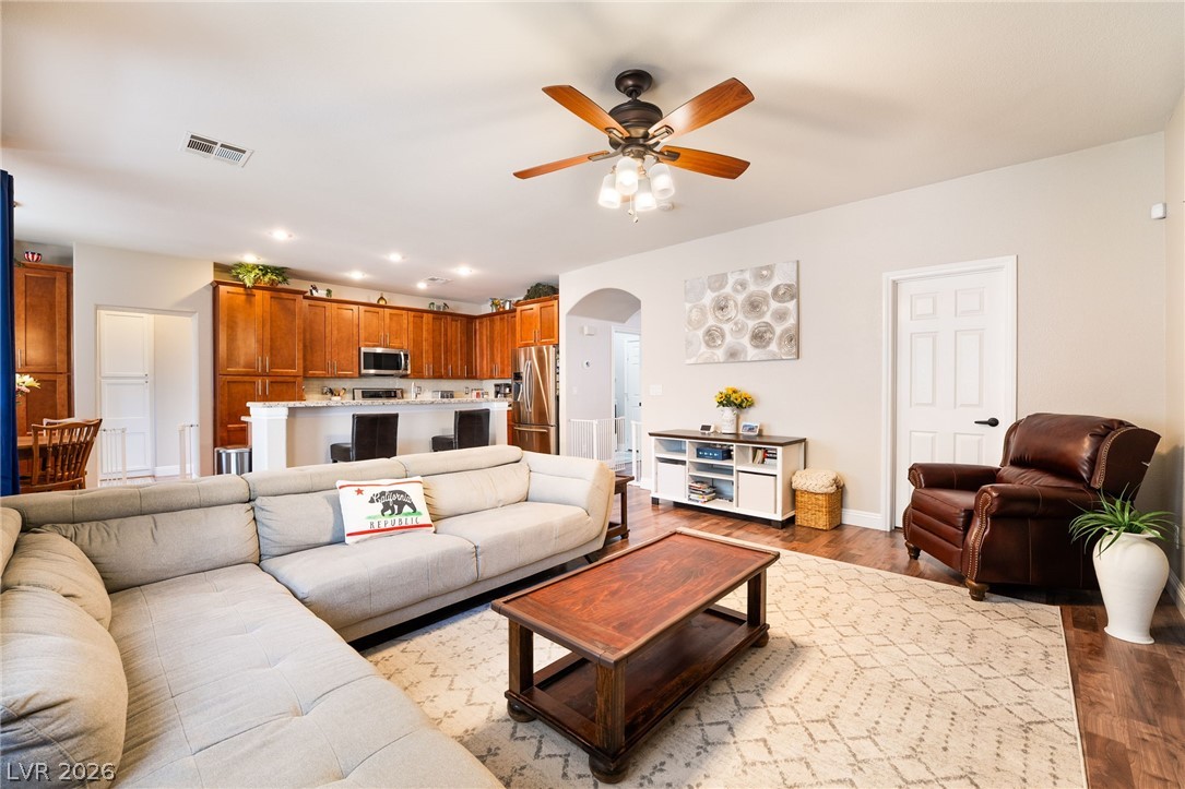 4916 Soaring Springs Avenue Property Photo 13