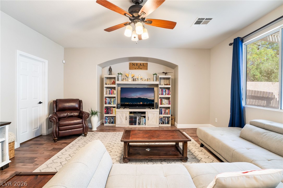4916 Soaring Springs Avenue Property Photo 15