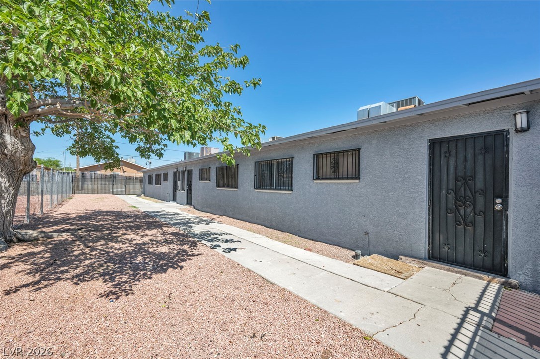 2527 Carroll Street Property Photo 4