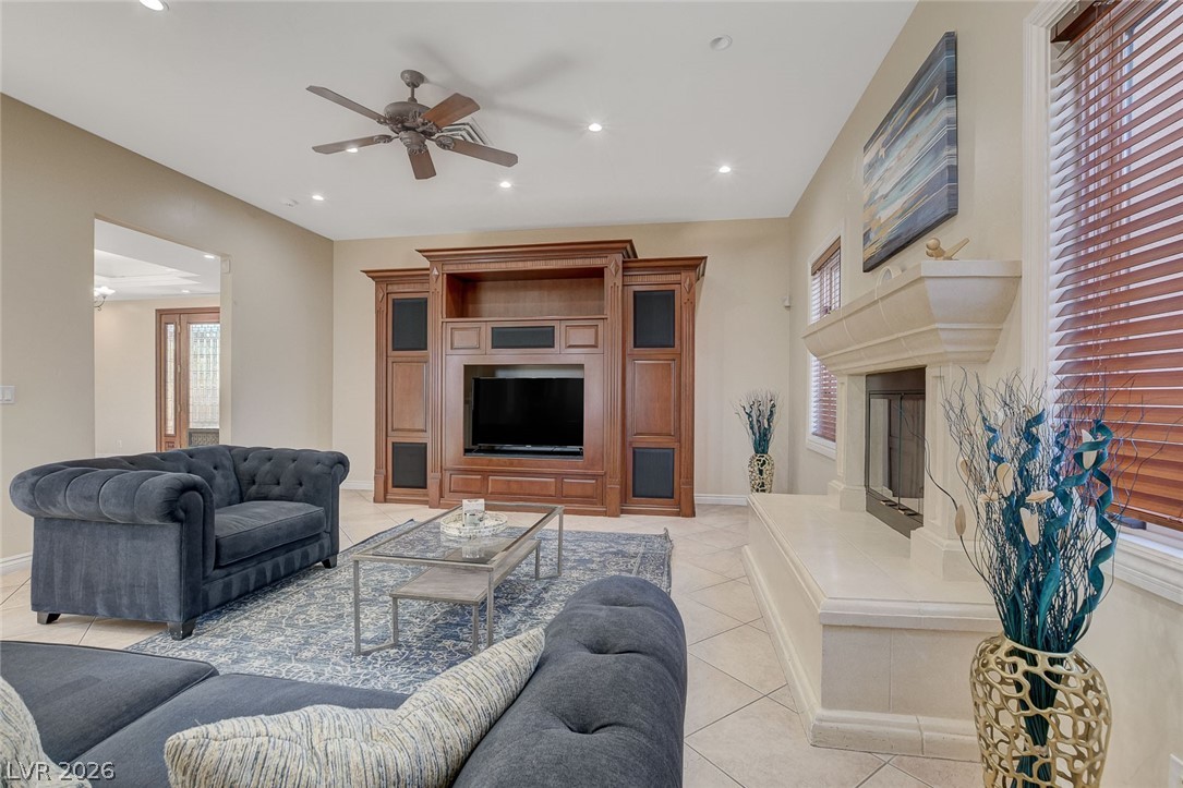 6180 El Camino Road Property Photo 11
