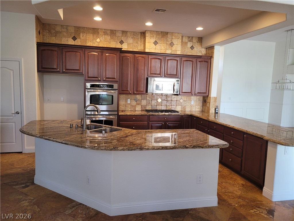 7020 Manzanares Drive Property Photo 9