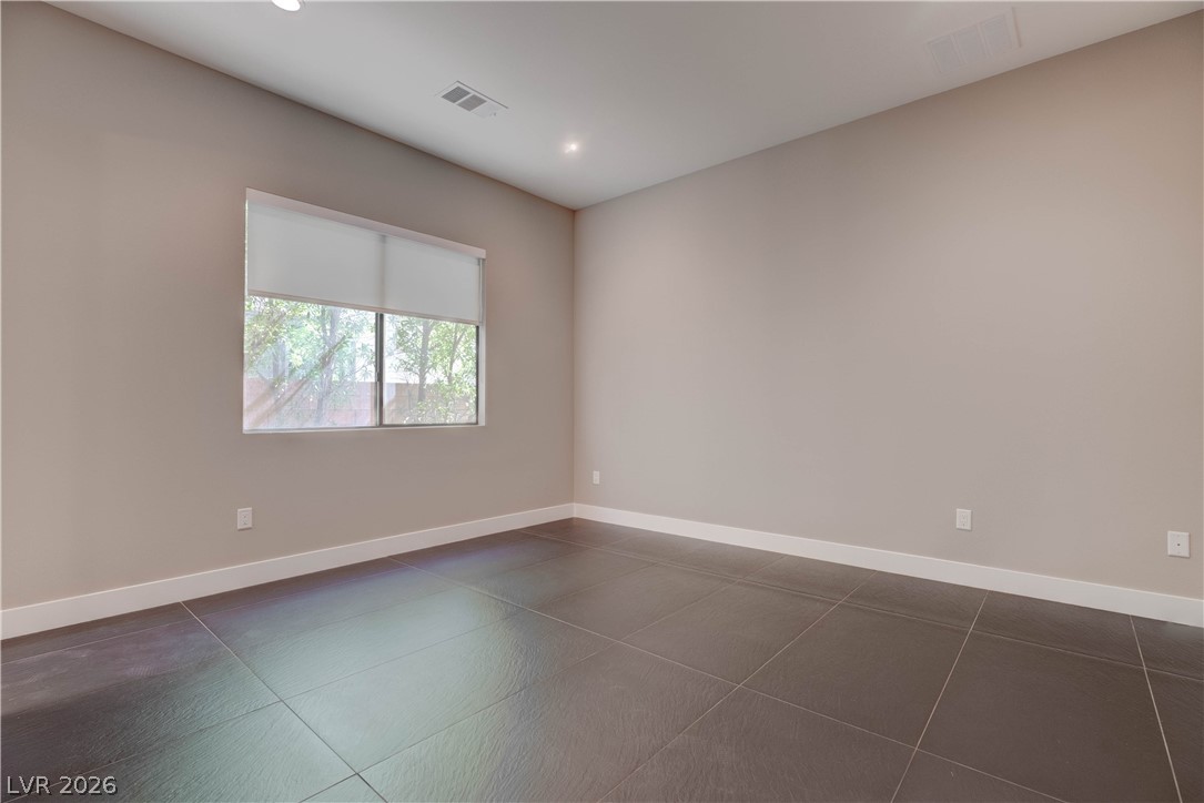 86 Pristine Glen Street Property Photo 18