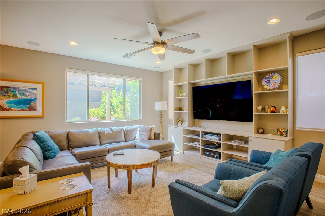 457 Bolsa Basin Avenue Property Photo 8
