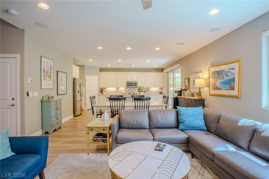 457 Bolsa Basin Avenue Property Photo 10