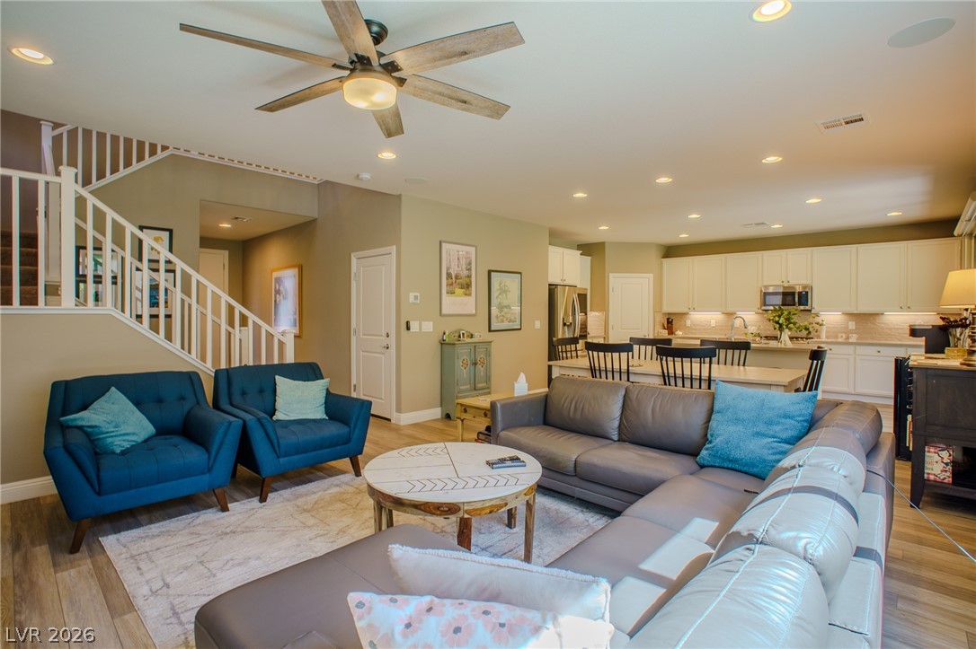 457 Bolsa Basin Avenue Property Photo 11