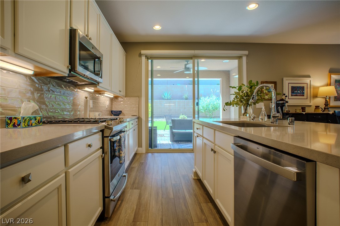 457 Bolsa Basin Avenue Property Photo 14