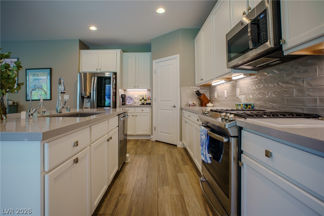 457 Bolsa Basin Avenue Property Photo 15