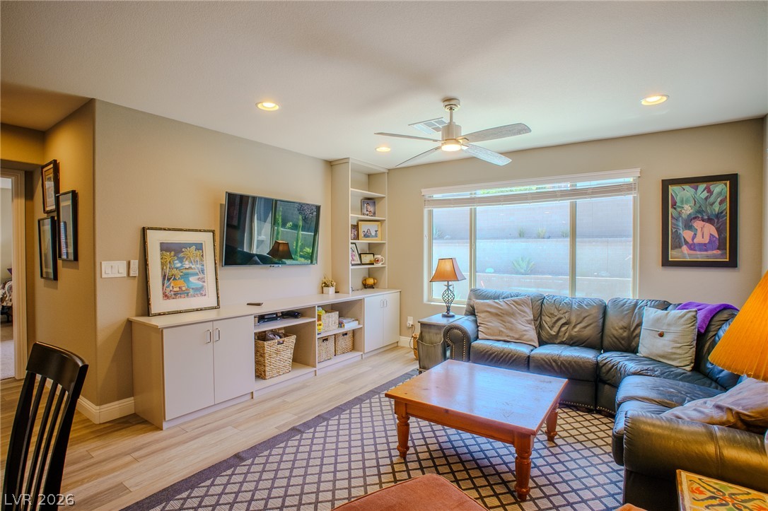 457 Bolsa Basin Avenue Property Photo 26