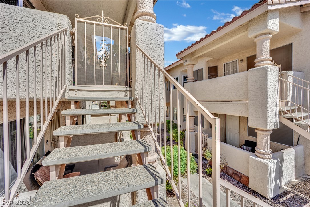 929 Rockview Drive 202 Property Photo 5