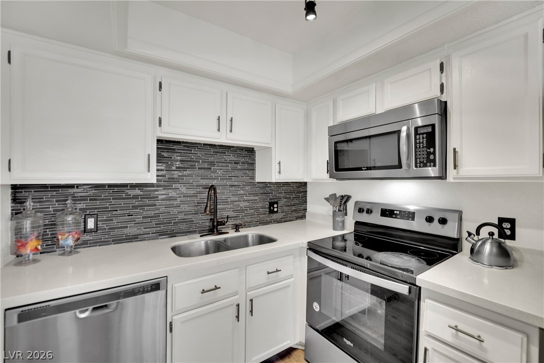 929 Rockview Drive 202 Property Photo 13