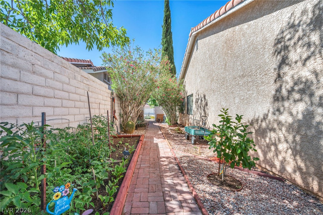 7713 Leavorite Drive Property Photo 39