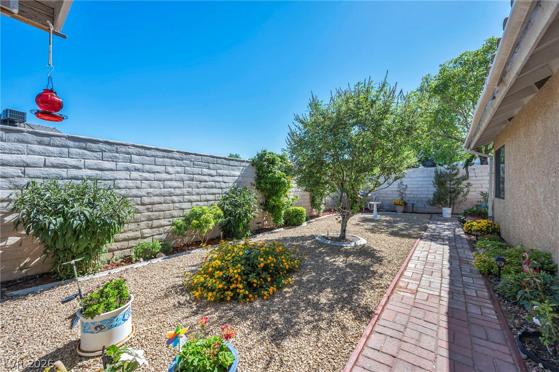 7713 Leavorite Drive Property Photo 43
