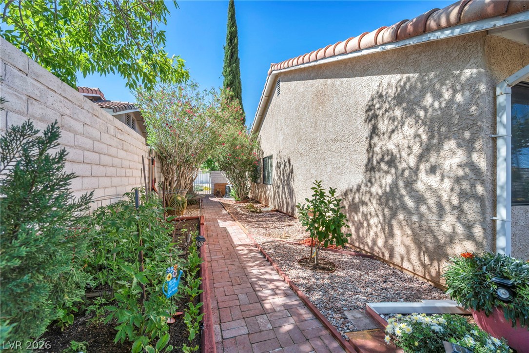 7713 Leavorite Drive Property Photo 45