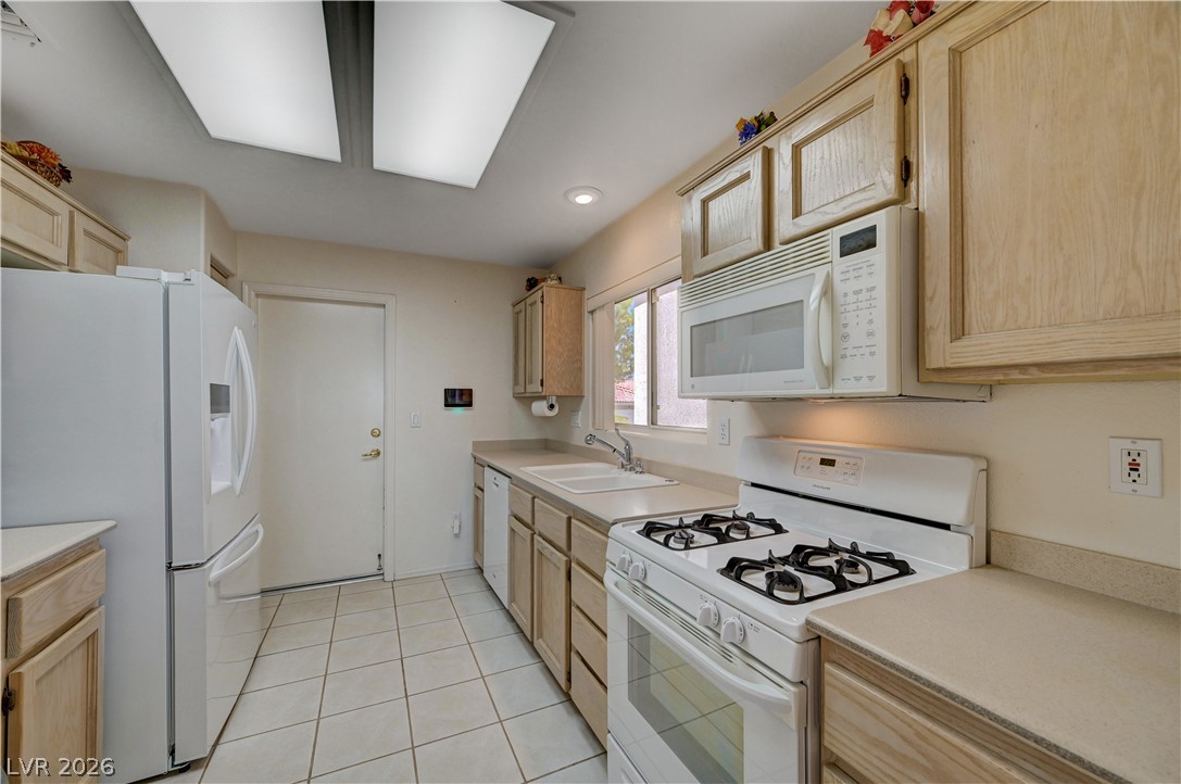10625 Mission Lakes Avenue Property Photo 12