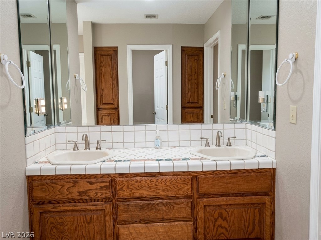 2088 River City Drive Property Photo 12