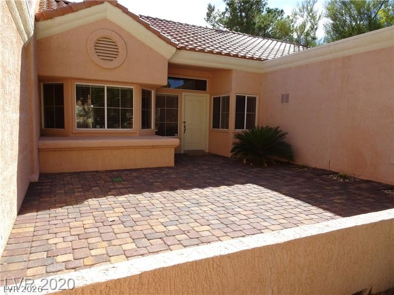 9537 Eagle Valley Drive Property Photo 3