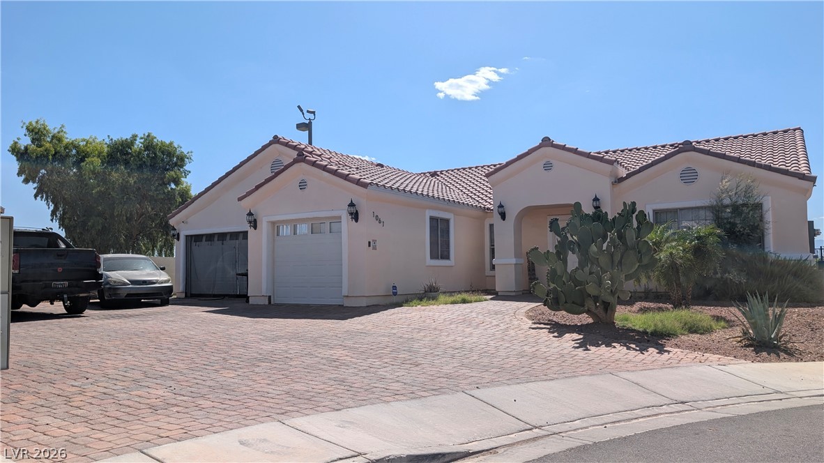 1061 Pikes Peak Court Property Photo 2