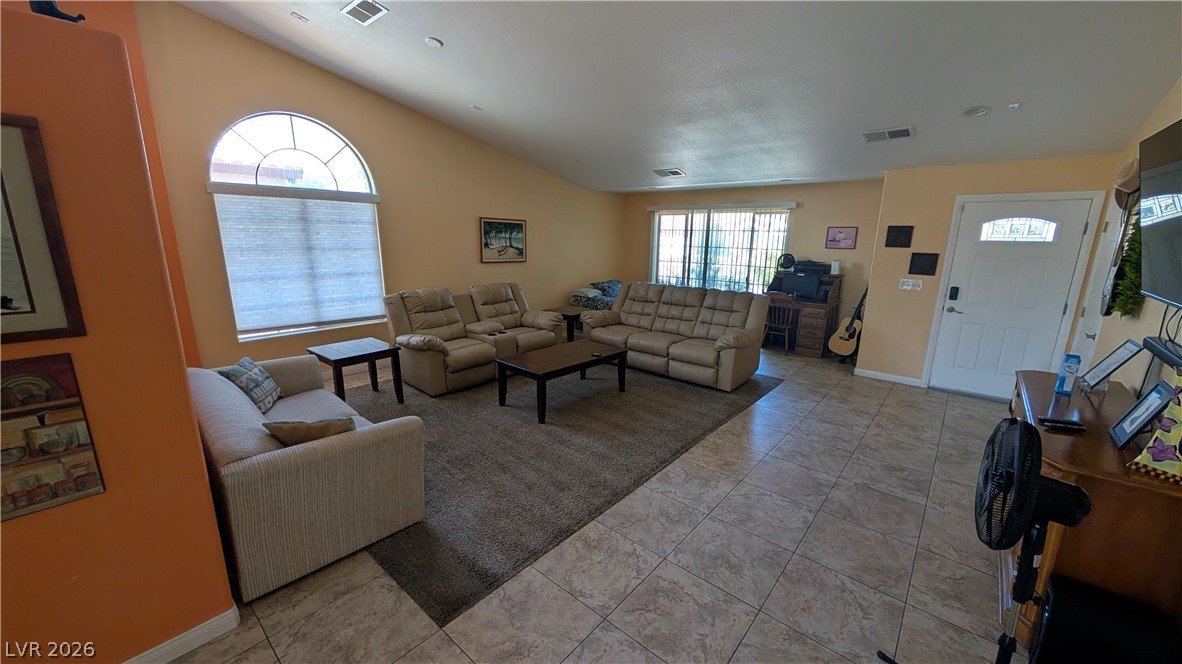 1061 Pikes Peak Court Property Photo 15