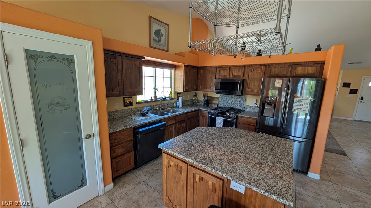 1061 Pikes Peak Court Property Photo 17