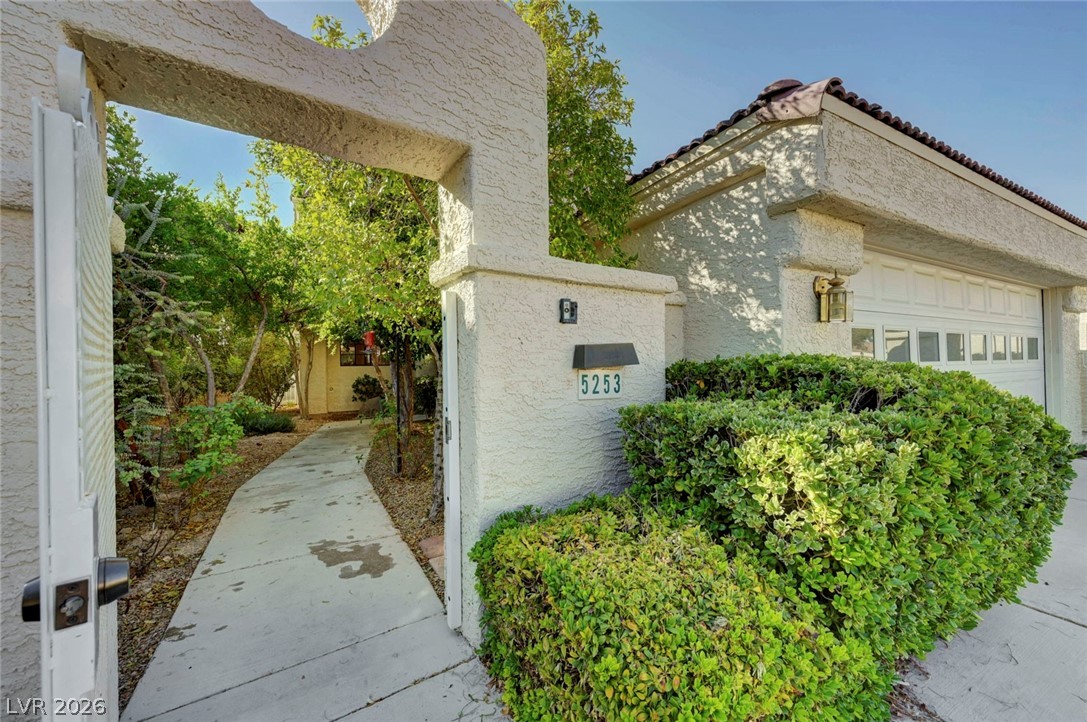 5253 Drifting Sands Court Property Photo 8