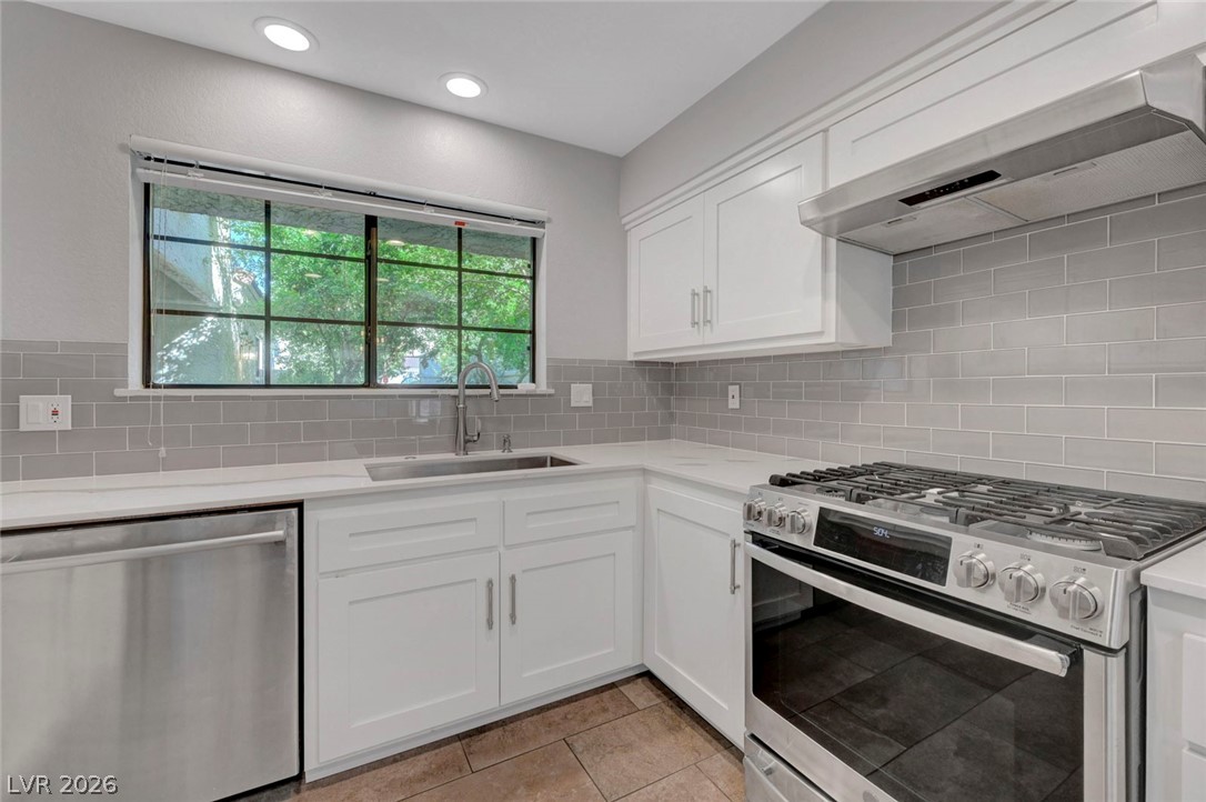 5253 Drifting Sands Court Property Photo 25